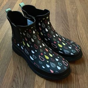 Women’s Western Chief short rain boots size 11.